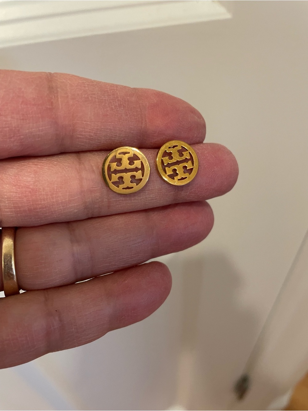 NWOT Tory Burch gold tone stud logo earrings